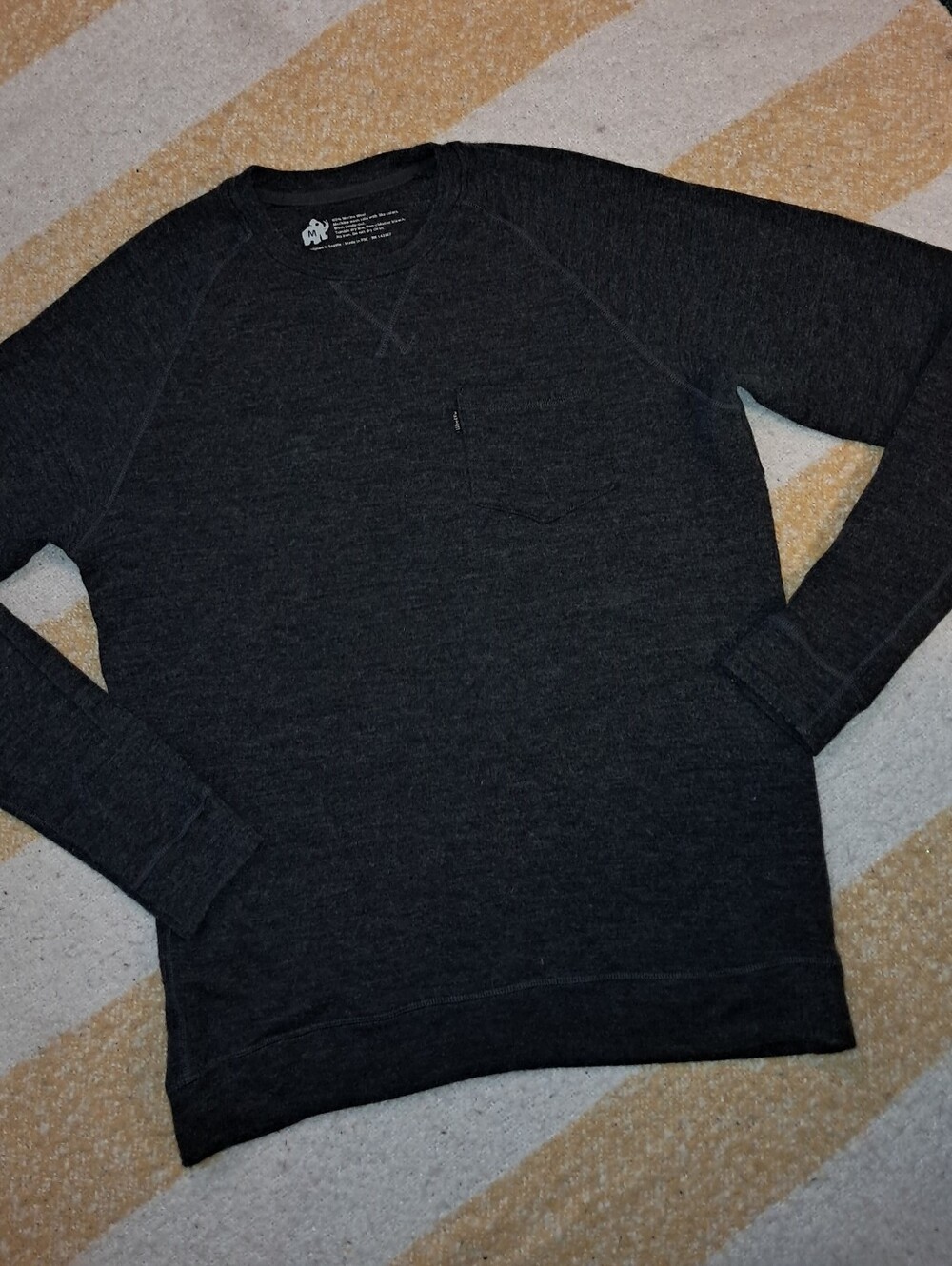 Wooly brand Mens size medium, 100% merino wool, light weight sweater with pocket